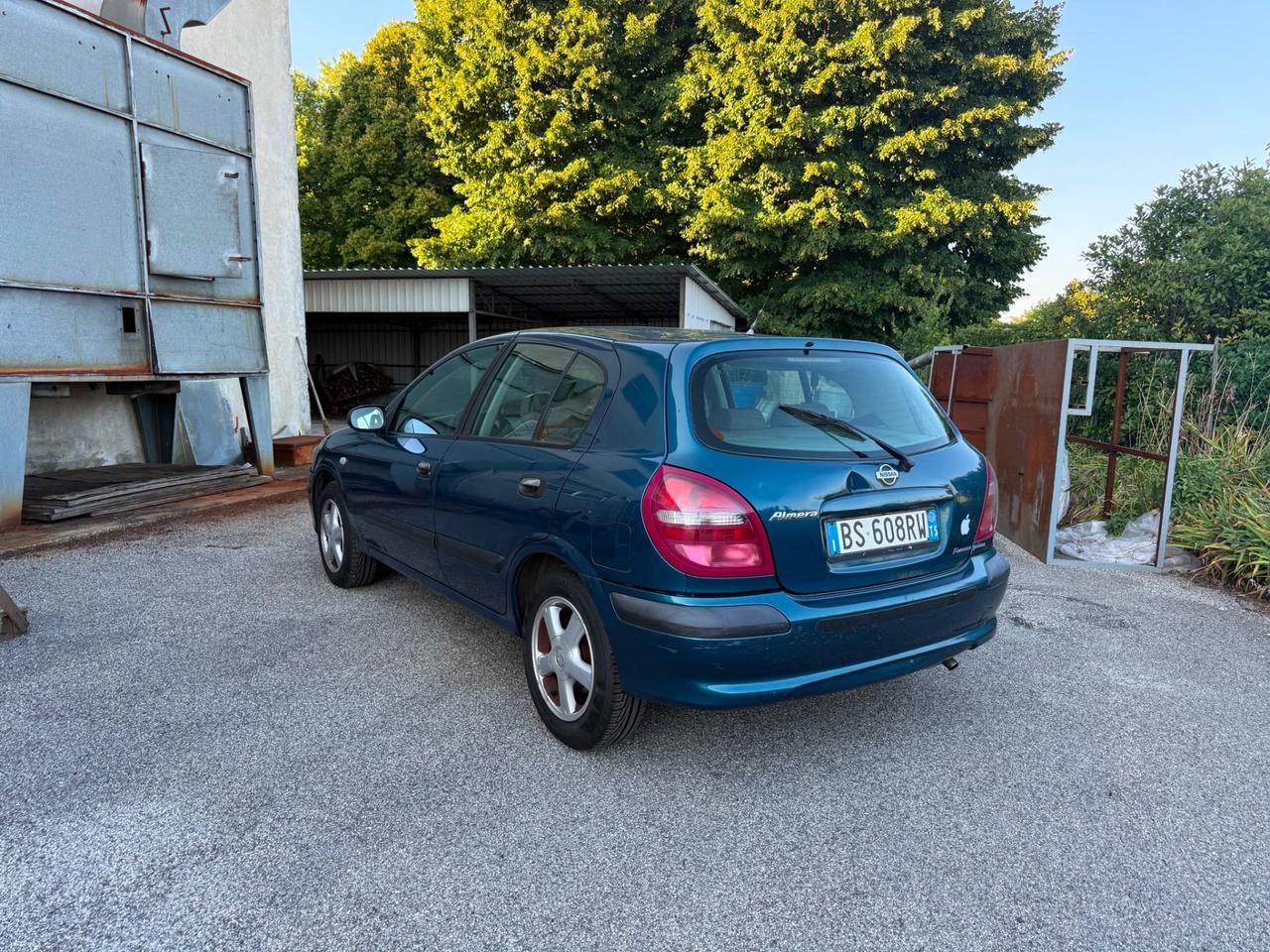 Nissan Almera Tino 1.5 benzina 2002 190.000km