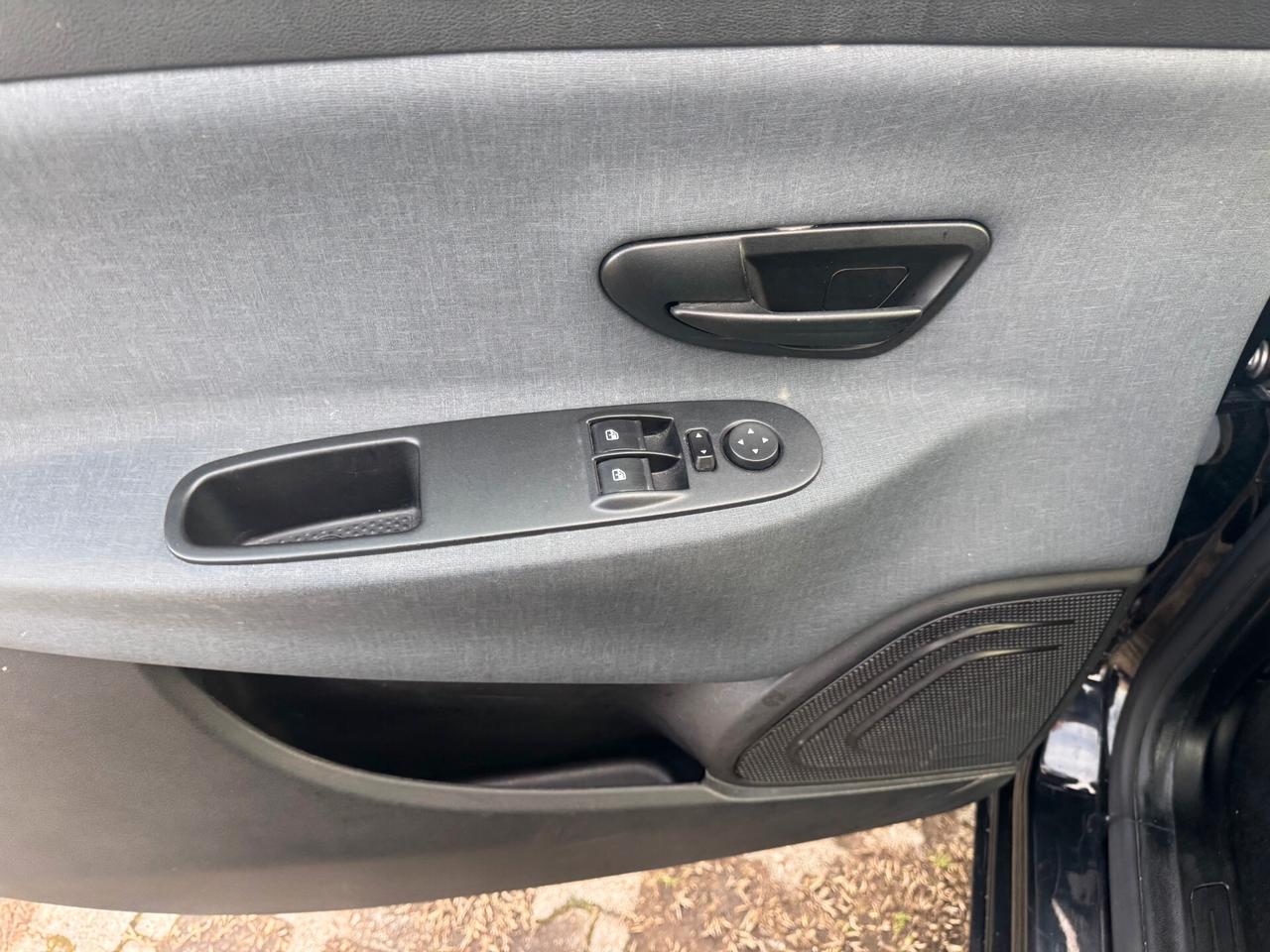 Lancia Ypsilon 1.0 FireFly 5 porte S&S Hybrid Ecochic Gold