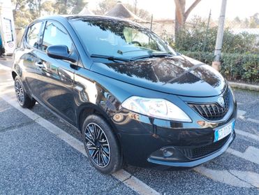 Lancia Ypsilon 1.0 FireFly 5 porte S&S Hybrid Ecochic Silver