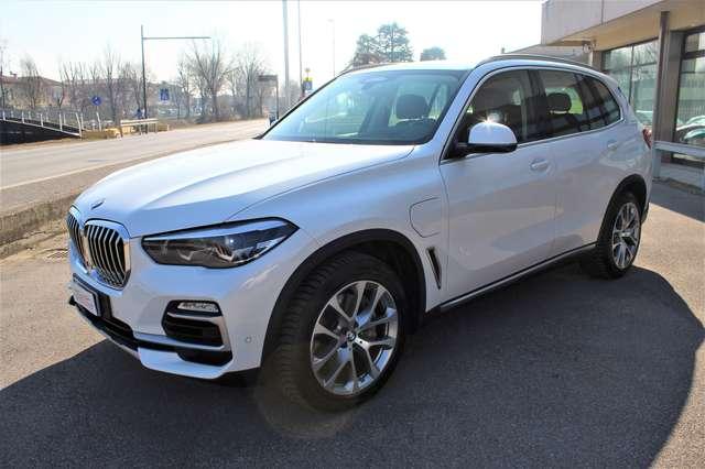 BMW X5 xDrive 45e PLUG-IN HYBRID visibile in sede