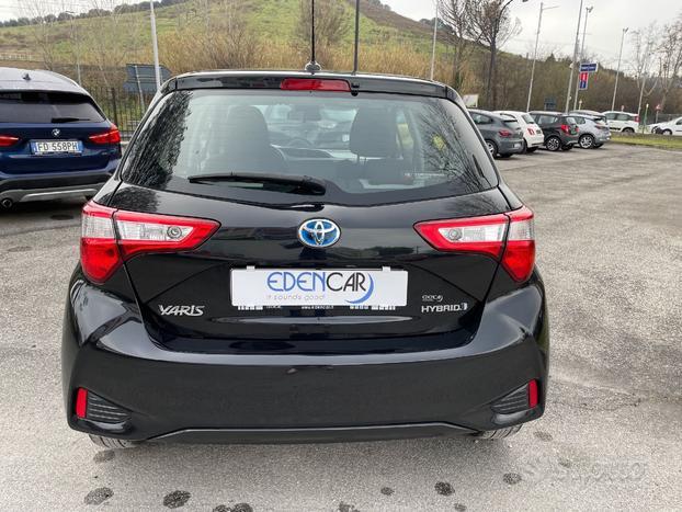 Toyota Yaris hybrid 5p Business