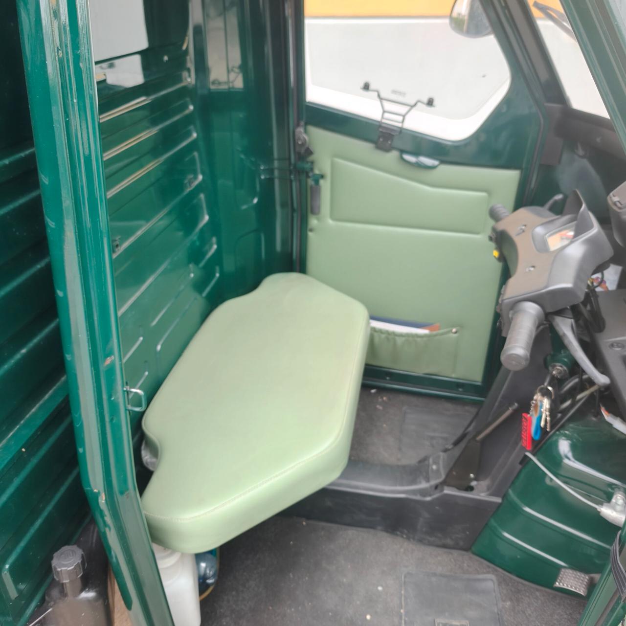 Piaggio Ape 50 con Cassone chiuso