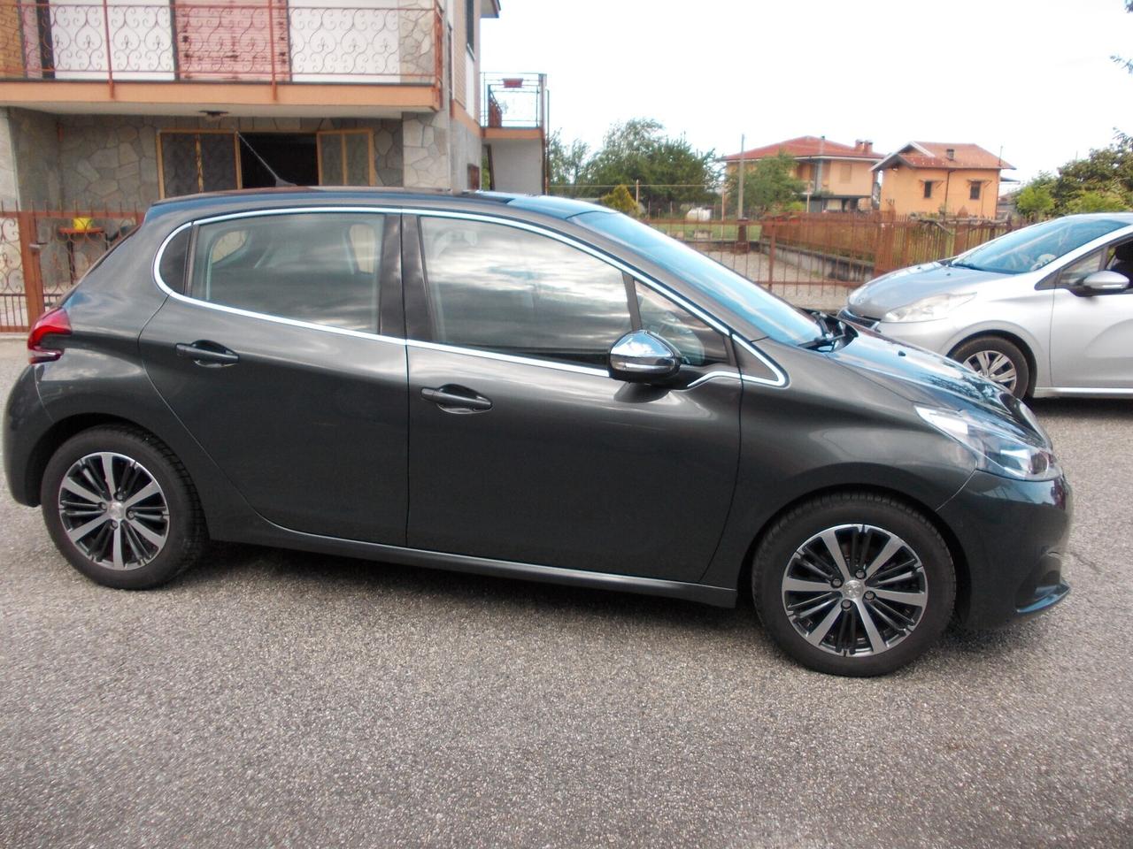Peugeot 208 PureTech 12- 5 porte Allure-KM94130-X NEOPATENTATI