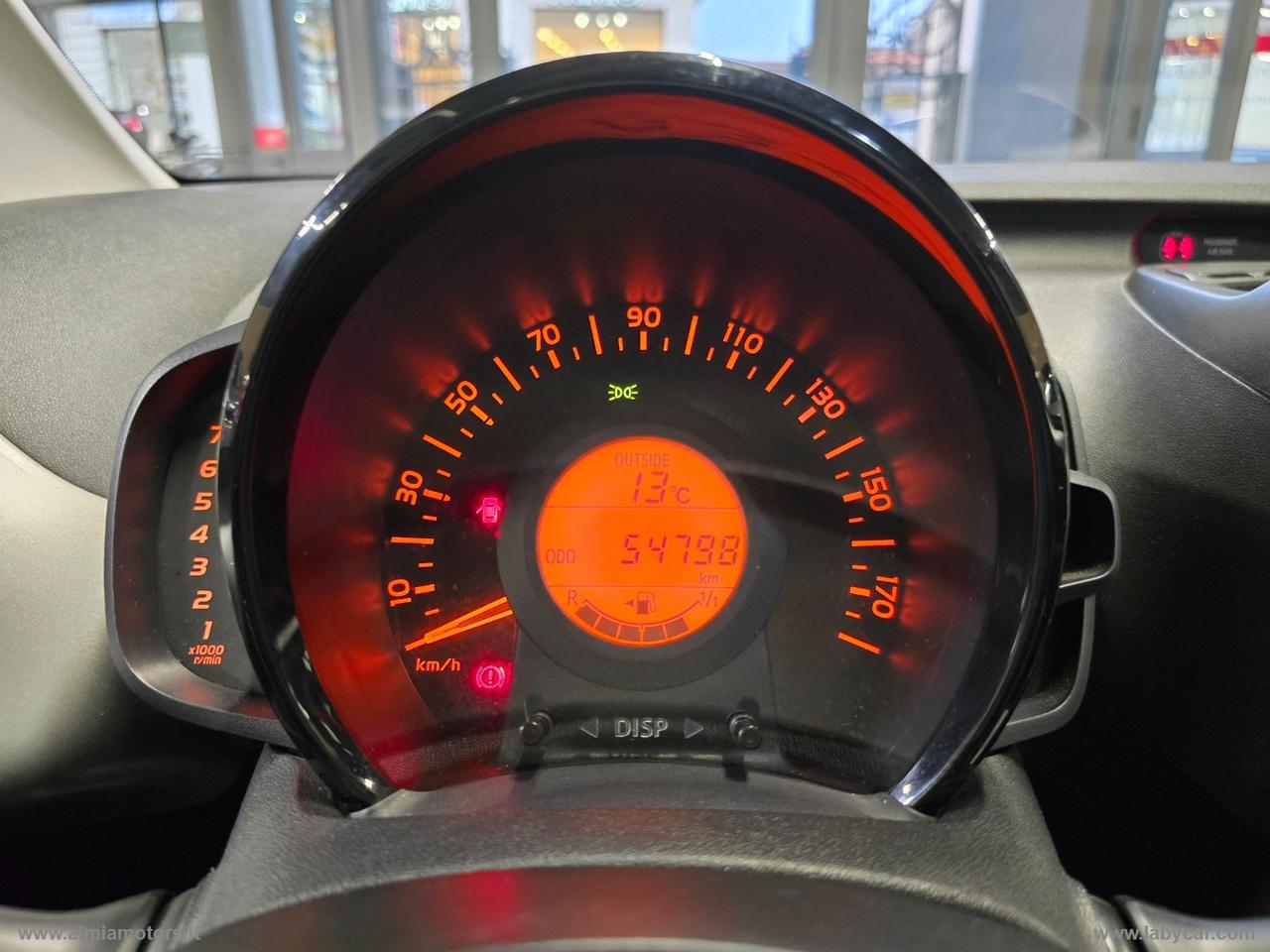 TOYOTA Aygo 1.0 VVT-i 69 CV 5p. x-play TSS