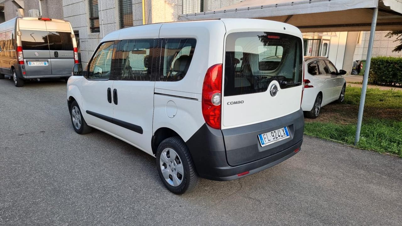 Opel Combo autocarro 5 posti