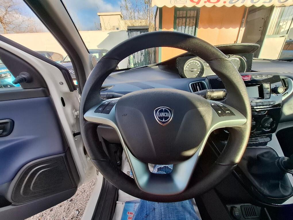 Lancia Ypsilon 1.0 FireFly 5 porte S&S Hybrid Ecochic Gold