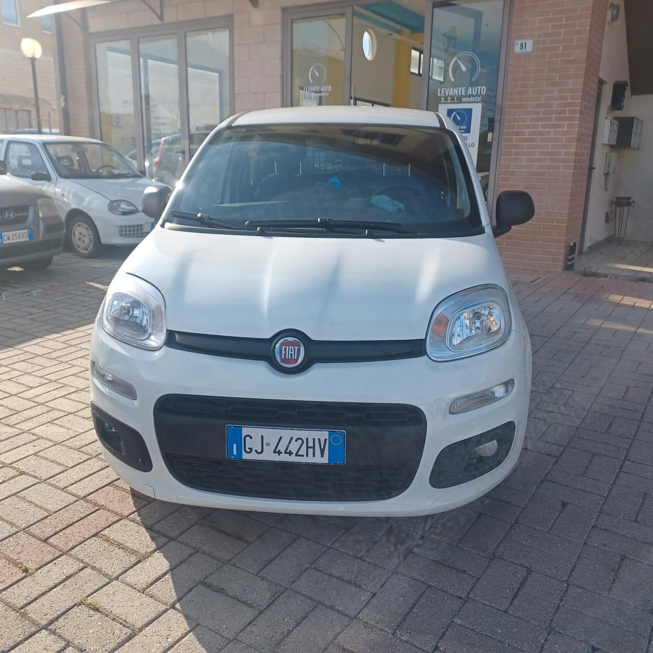 35188KM FIAT PANDA VAN 1.0 HYBRID IVA ESPOSTA