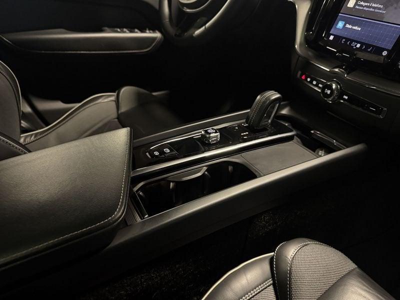 Volvo XC60 B4 D automatico R-Design