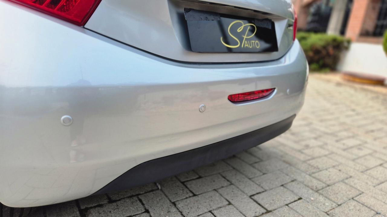 Peugeot 208 1.2BENZ/60KW/ 82 CV 5 porte /OK NEOPATENTATI