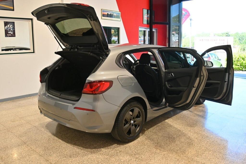 BMW 116D 115CV 6M. BUSINESS ADVANTAGE ( FARI LED - BMW DIGITAL COCKPIT - CRUISE - NAVI - MIRROR - PDC )