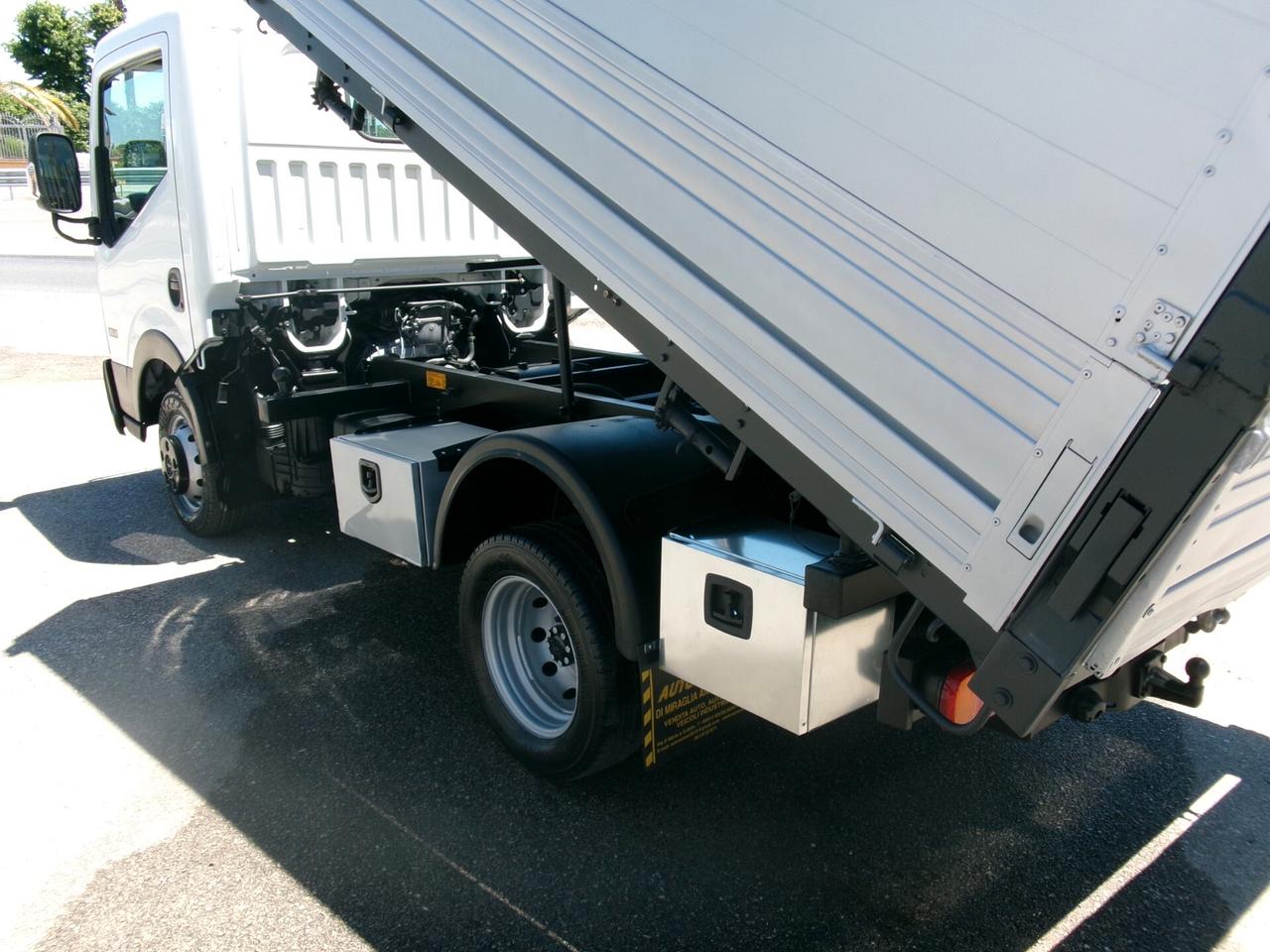 Nissan Cabstar NT 400 35-12 E5 RIBALTABILE TRILATERALE CON SOVRASPONDE GANCIO TRAINO