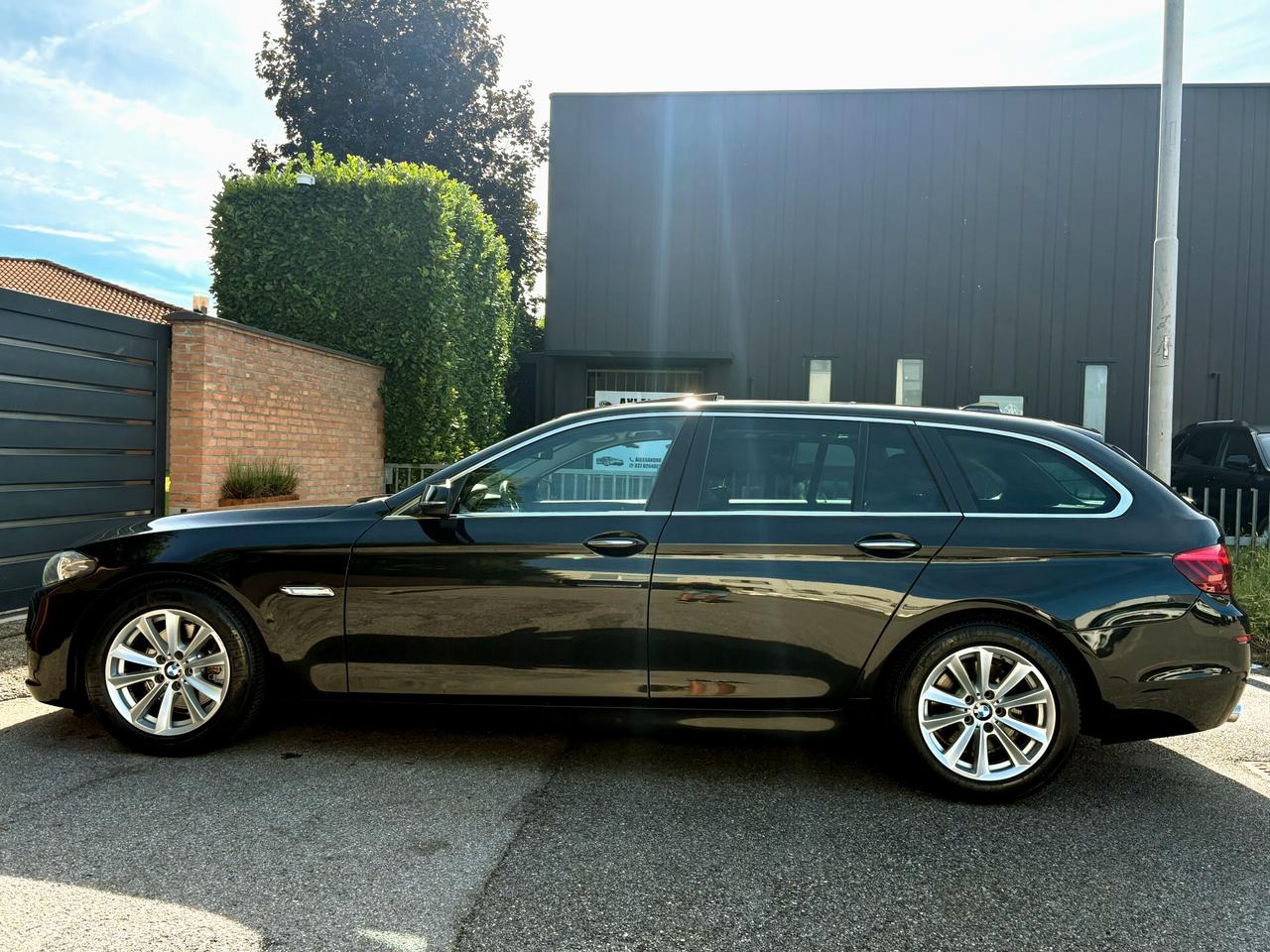 BMW 520D sw aut-Pelle,Tetto,Navi-EURO 6-2016