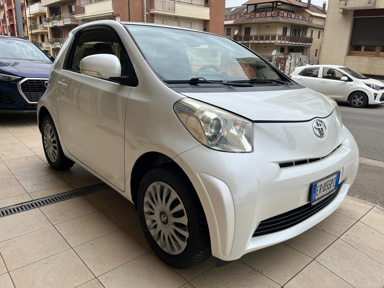 Toyota iQ 1.0 CVT 68cv Automatica
