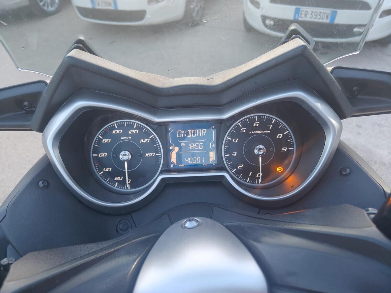 Yamaha X-Max 300 permuta auto/moto