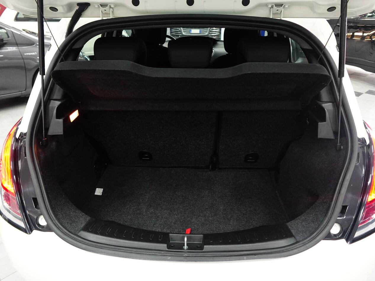 Lancia Ypsilon III 1.0 FIREFLY HYBRID 70 CV GOLD