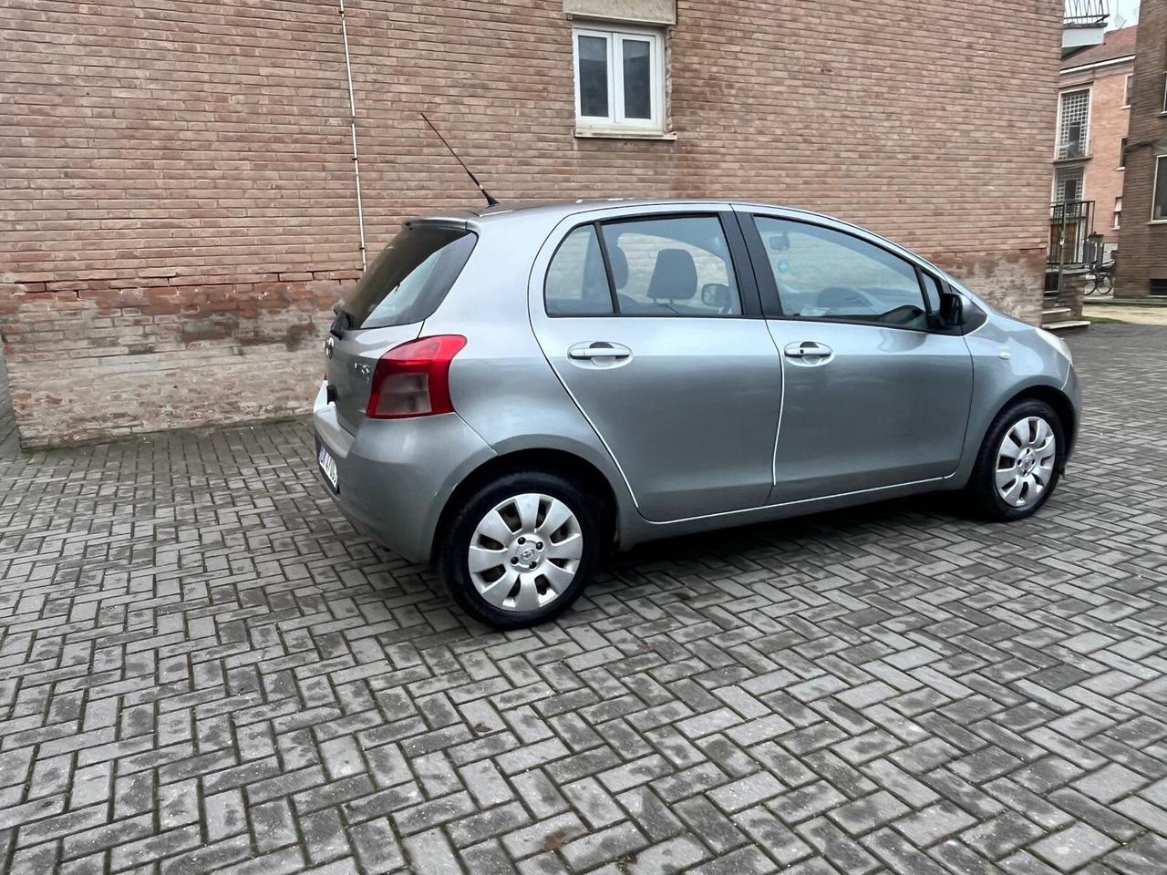 Toyota Yaris 1.3 5 porte garanzia 12 mese