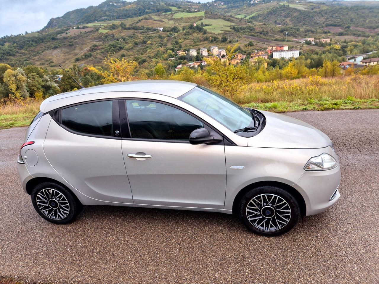 Lancia Ypsilon 1.3 MJT 16V 95 CV 5 porte S&S 30th Anniversary