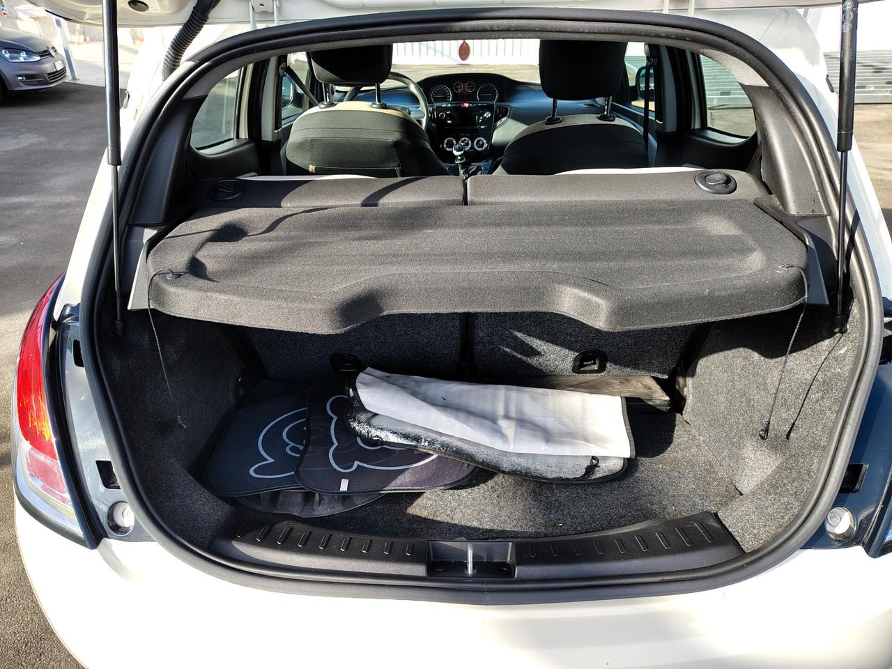 Lancia Ypsilon 0.9 TwinAir 85 CV 5 porte Metano Ecochic Elle