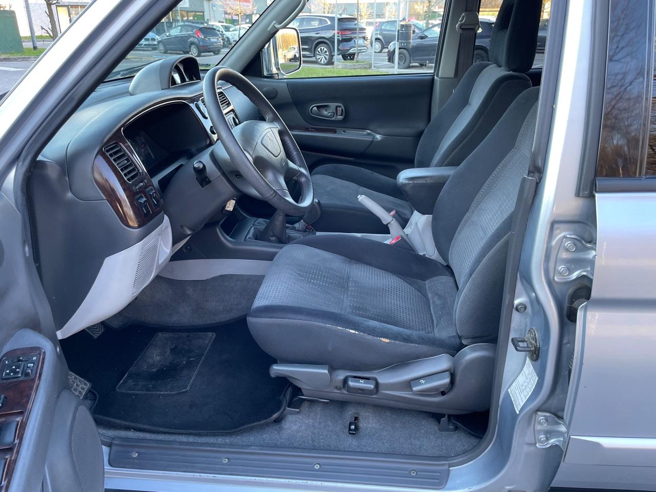 Mitsubishi Pajero Sport 2.5 TDI GLS TARGET *4X4 *