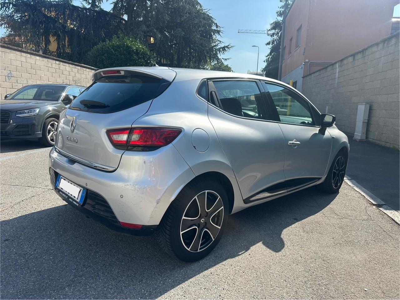 Renault Clio 1.2 75CV 5 porte Zen - ok neopatentati