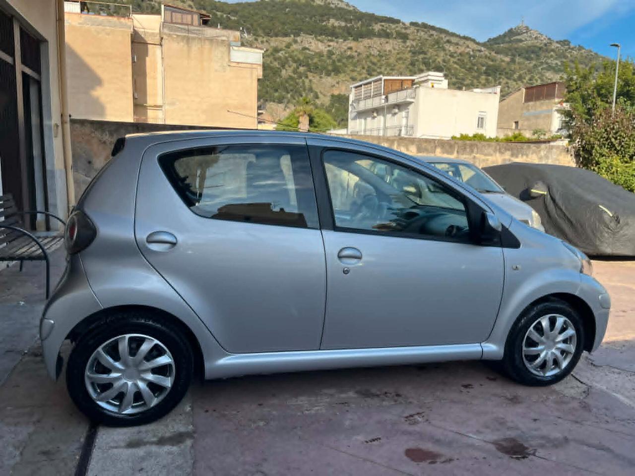 TOYOTA AYGO 1.0 68CV 2011 EURO 5 FULL BENZINA