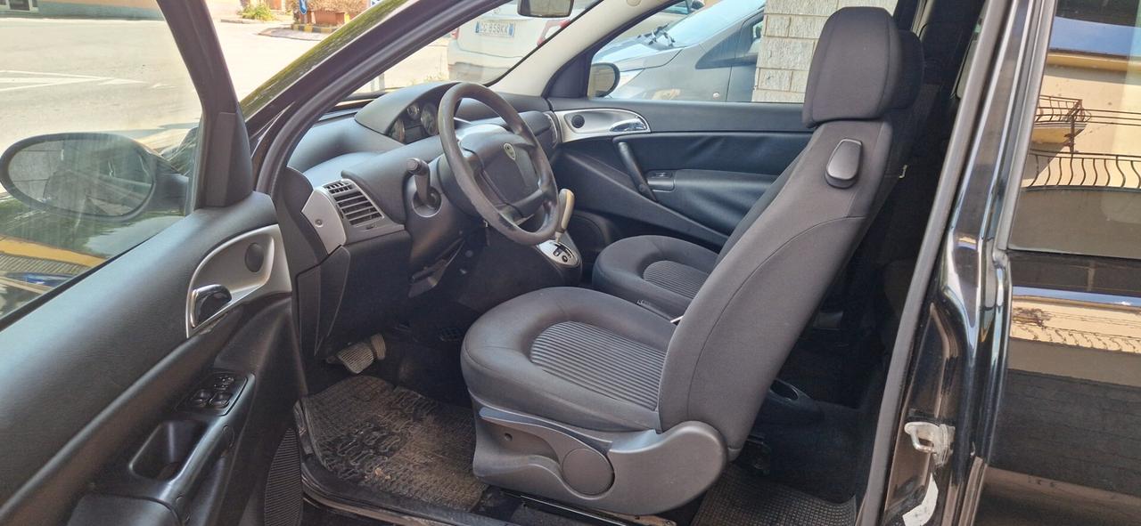 Lancia Ypsilon 1.3 MJT 75 CV Oro
