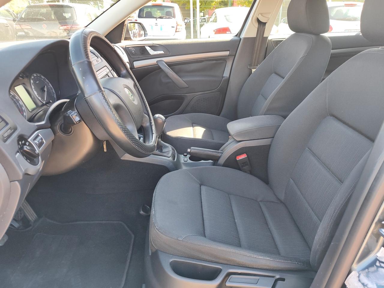 Skoda Octavia 1.6 16V FSI Ambiente