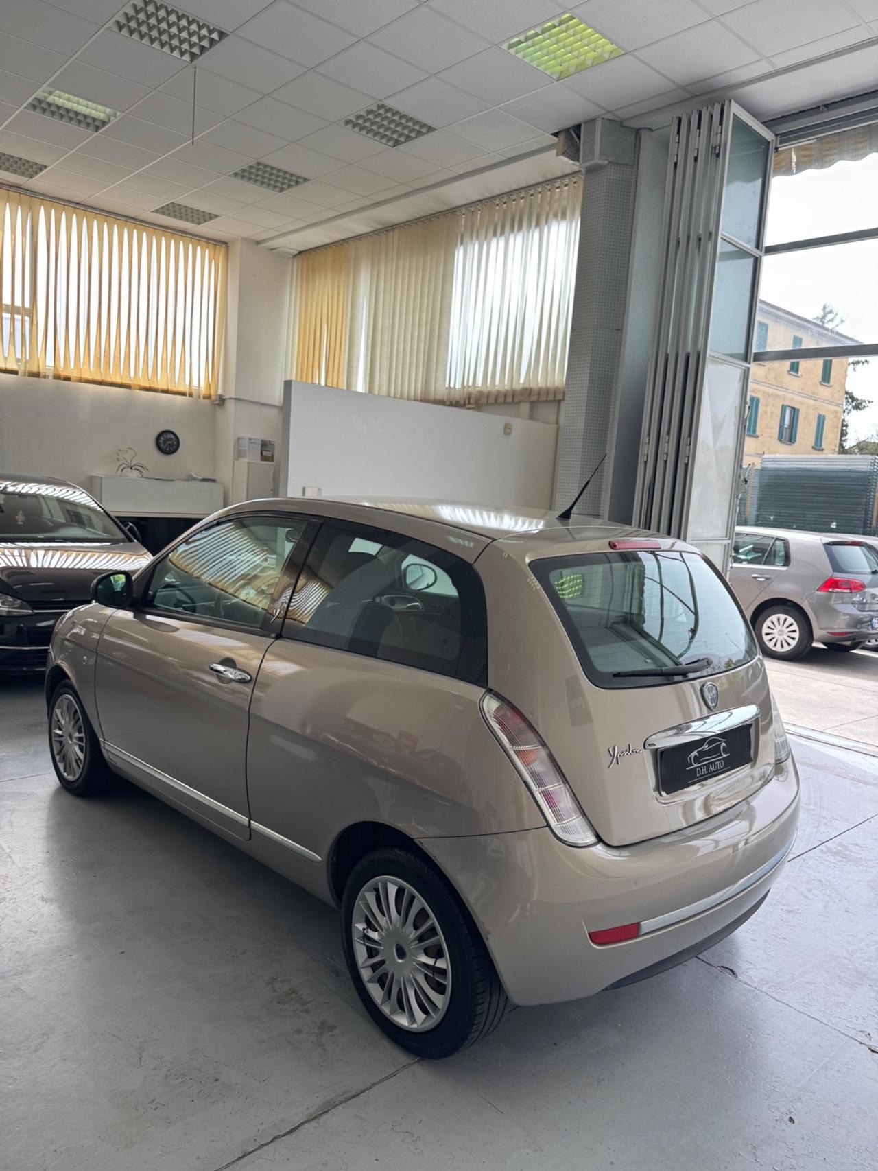 Lancia Ypsilon 1.2 69 CV Unyca