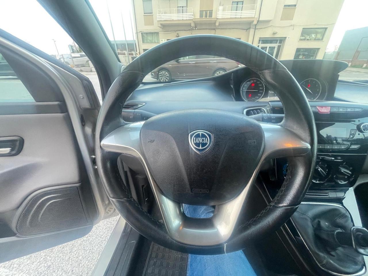 Lancia Ypsilon 0.9 TwinAir 85 CV 5 porte Metano Ecochic Elefantino