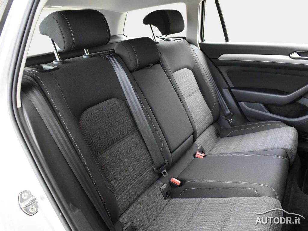 Volkswagen Passat Variant 2.0 TDI EVO Business Fari LED, Navi, Ambient Pack