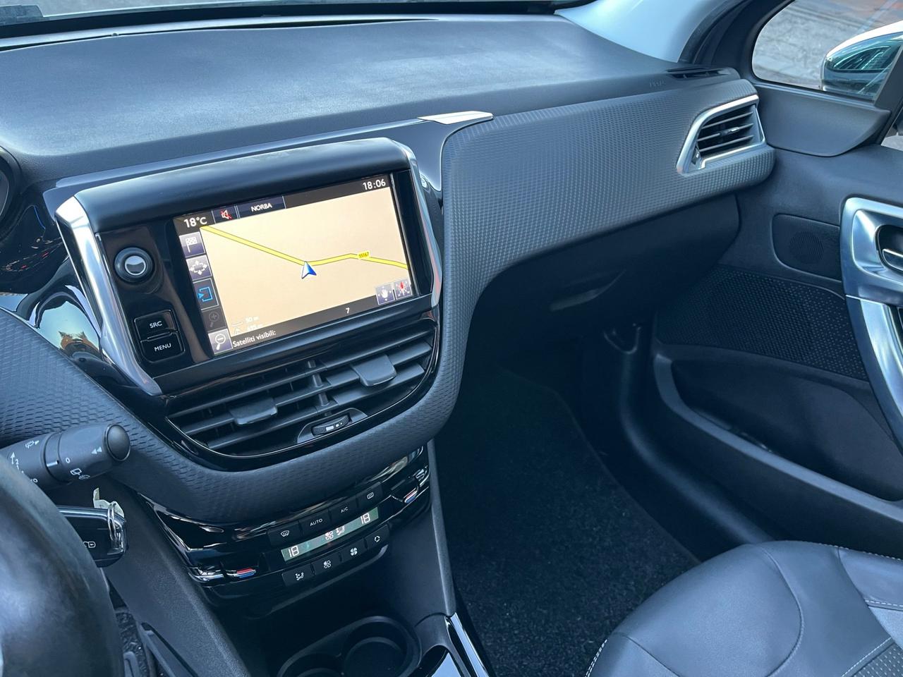 Peugeot 2008 BlueHDi 100 Allure-km192000-