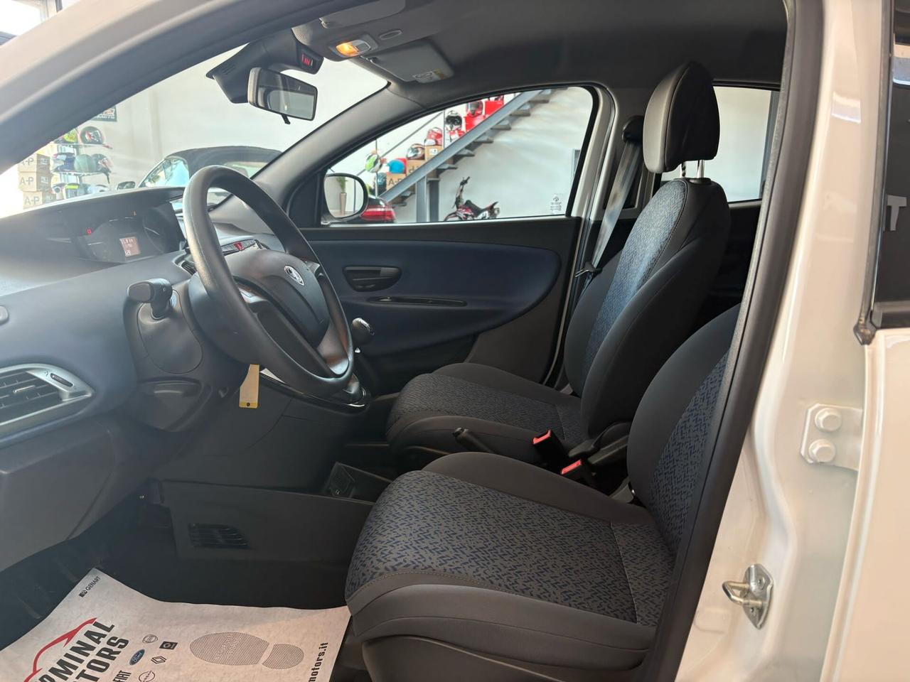 Lancia Ypsilon 1.0 FireFly 5 porte S&S Hybrid Oro