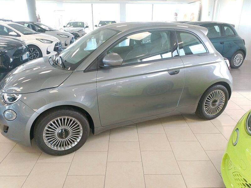 FIAT 500e 500 Nuova 500 Hatchback My23 La Nuova 500 - 320 Berlina