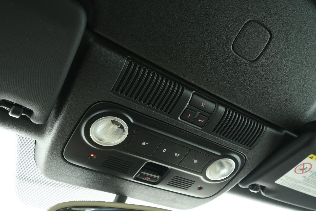 VOLKSWAGEN Maggiolino Cabrio 2.0 tdi Sport 140cv dsg PELLE+LED+C18"