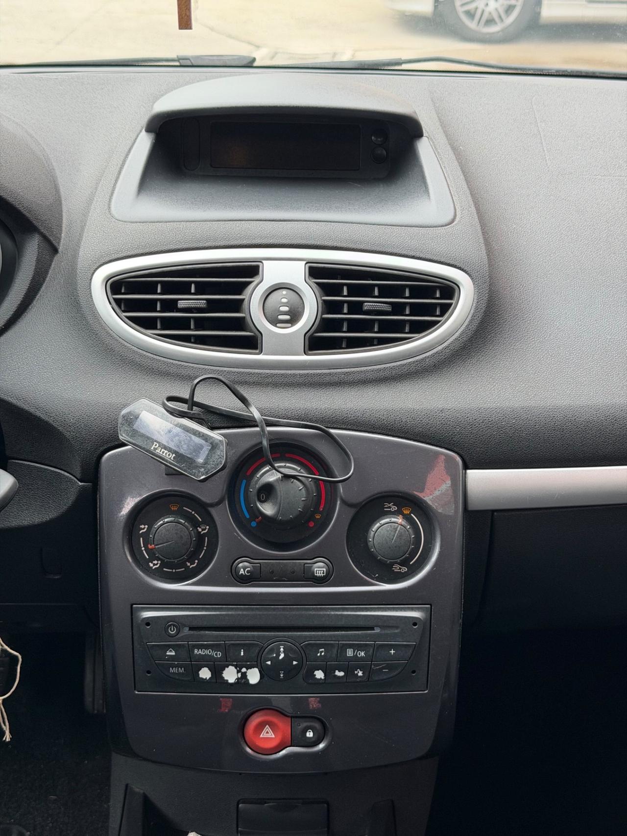 Renault Clio 1.2 16V 5 porte GPL Yahoo!