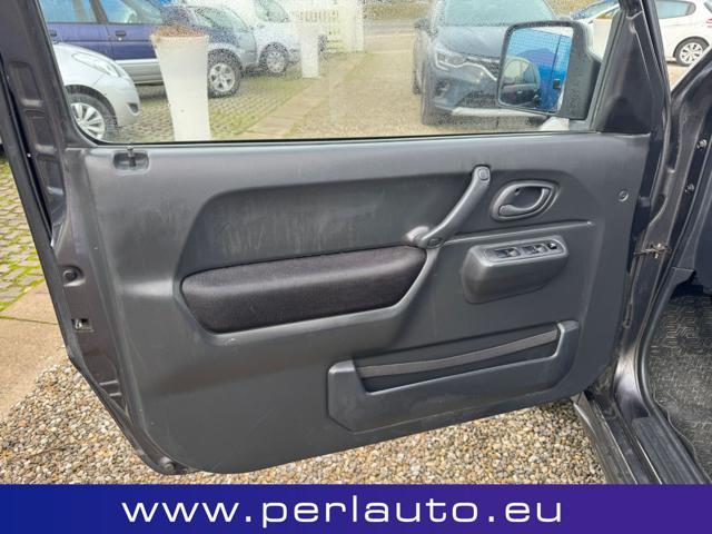 SUZUKI Jimny 1.3i 16V cat 4WD JLX