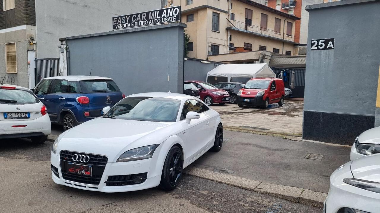 Audi TT Coupé 2.0 TFSI - S Line interno ed esterno