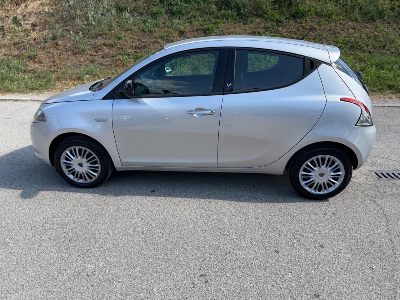 Lancia Ypsilon 1.2 69 CV 5 porte S&S Silver