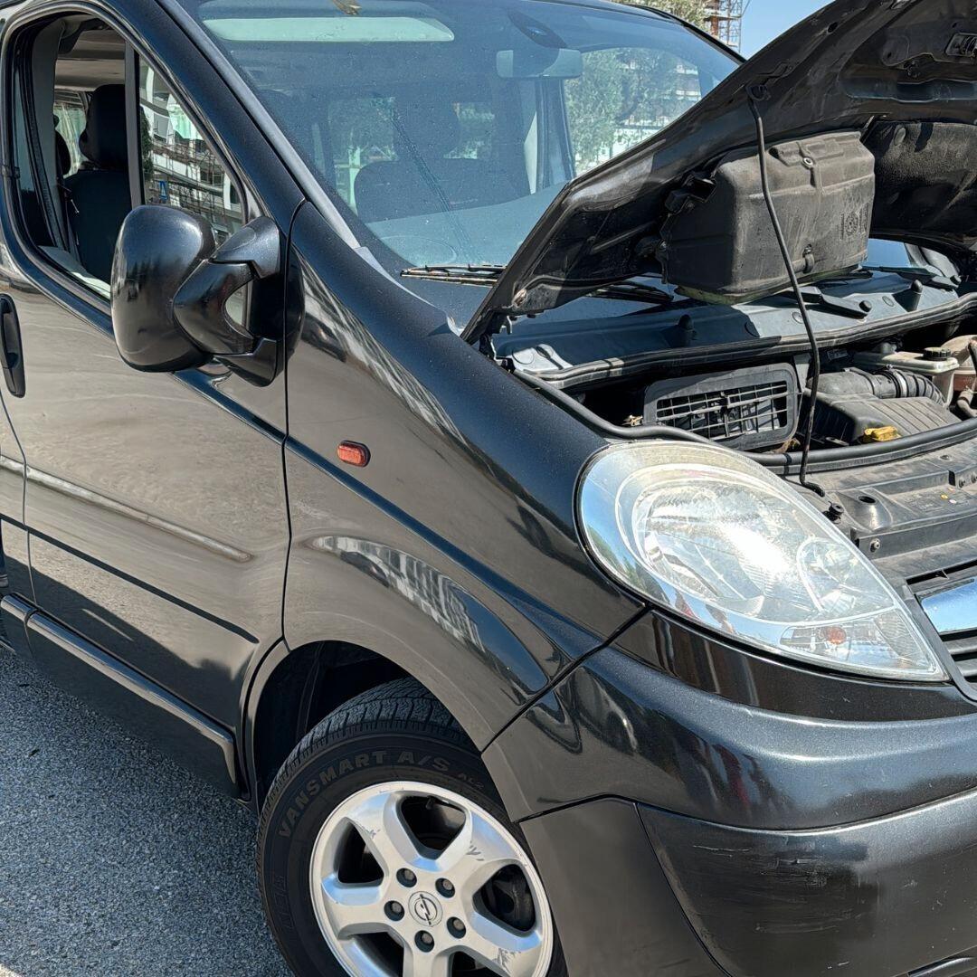 Opel Vivaro furgone 9 posti