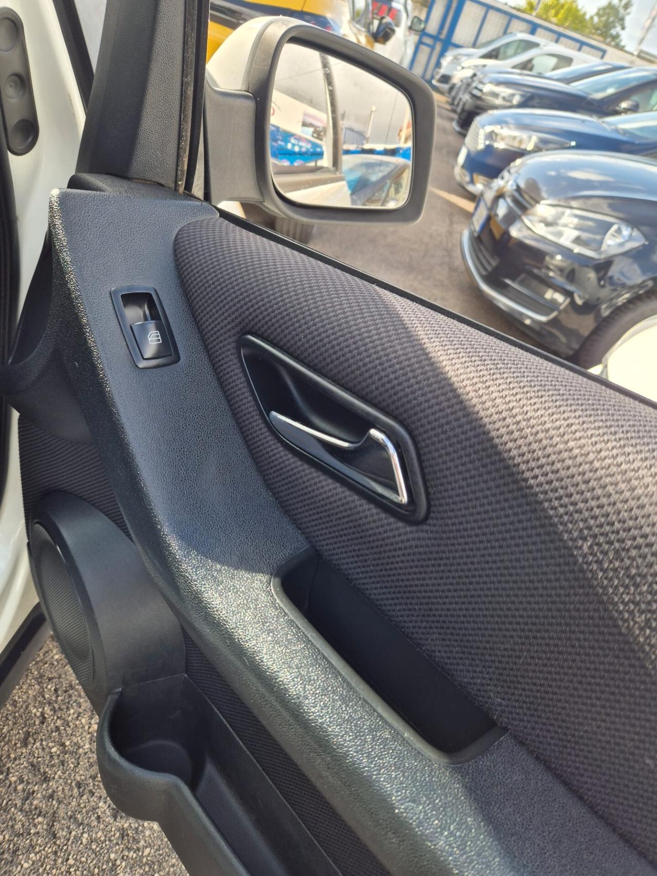 Mercedes-benzA 160 CDI BlueEFFICIENCY 2012