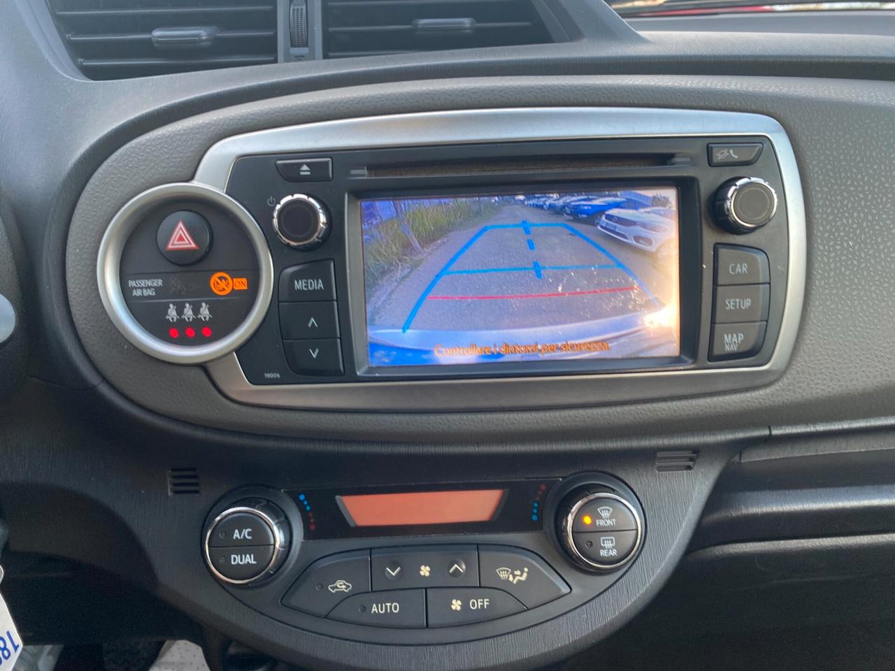 TOYOTA YARIS 1.0 LOUNGE 99.000 KM ADATTA NEOPATENTATI GARANTITA