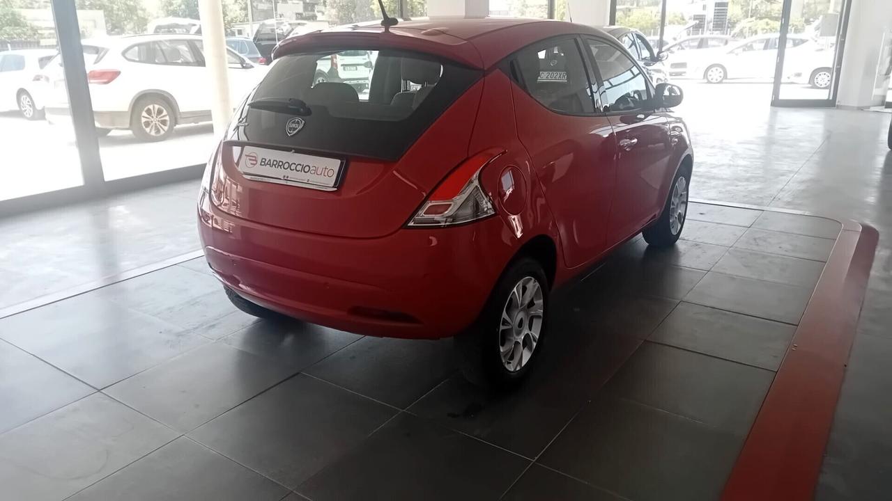 Lancia Ypsilon 0.9 TwinAir 85 CV 5 porte Metano Ecochic Silver