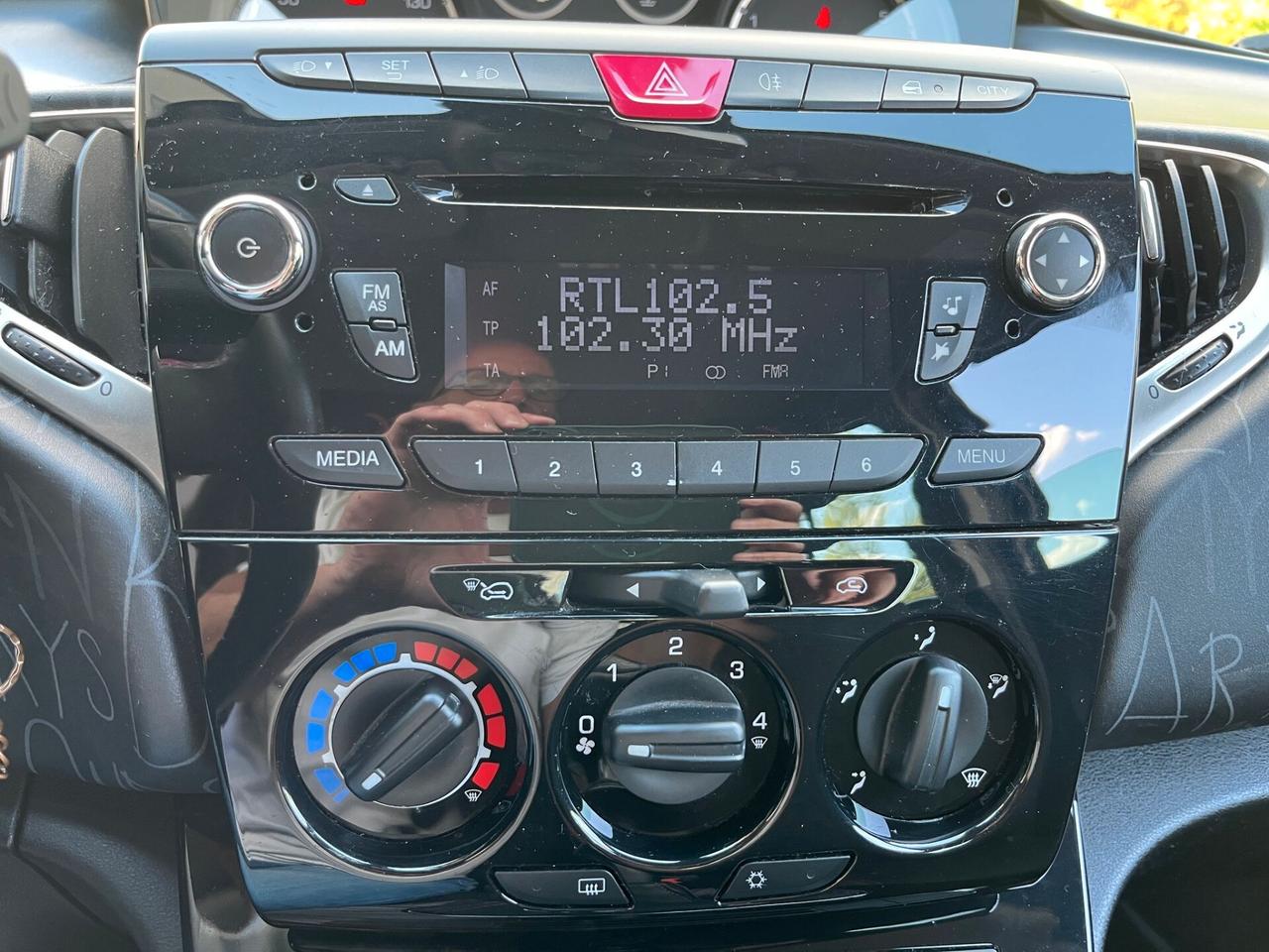 Lancia Ypsilon 1.2 69 CV 5 porte Elefantino