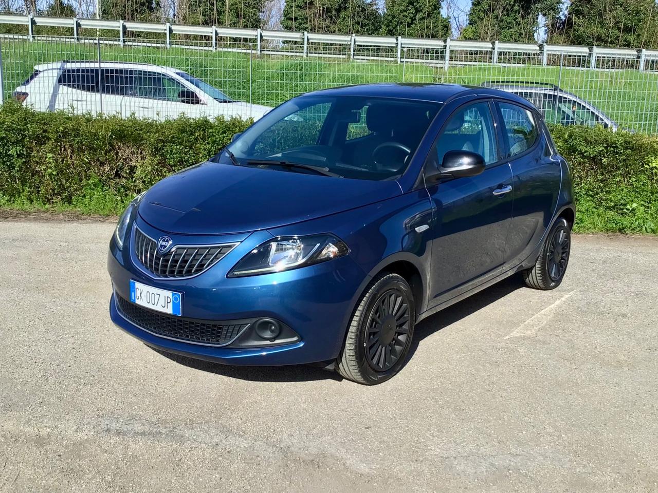 Lancia Ypsilon 1.0 70Cv FireFly 5 porte Hybrid Silver
