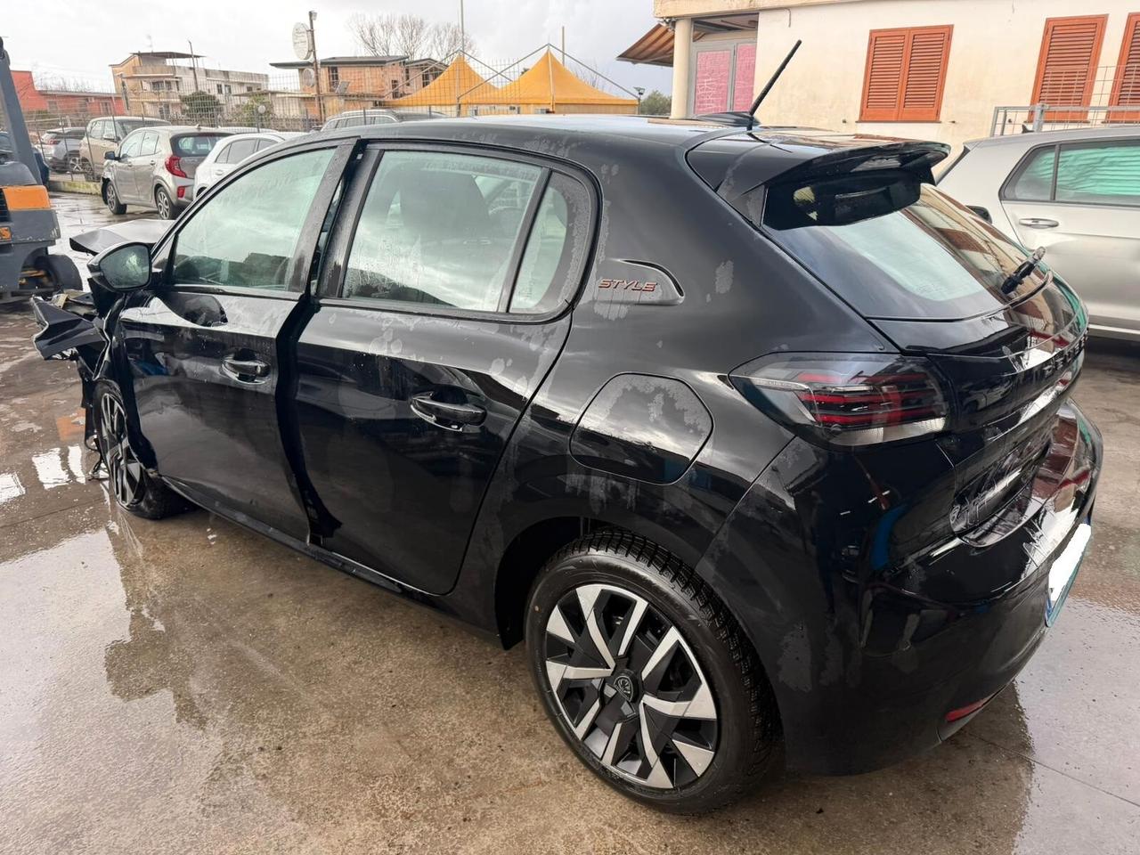 Peugeot 208 1,2 sinistrato - 2025