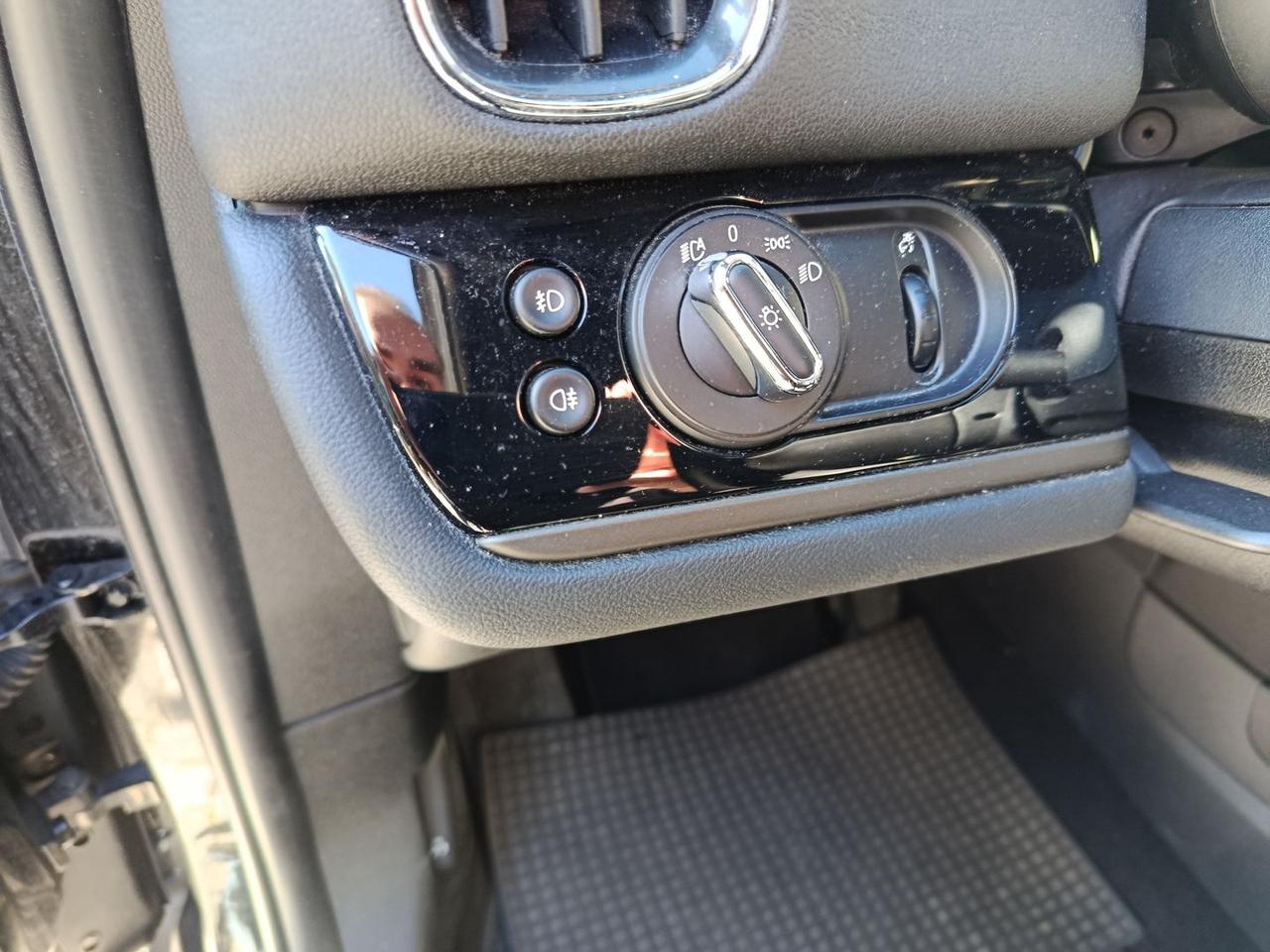 Mini Cooper Countryman Baker Street Edition #9408