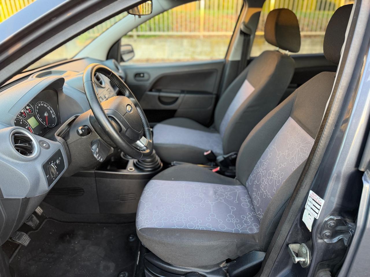 Ford Fiesta 1.2 16V 5p. Ghia Euro 4