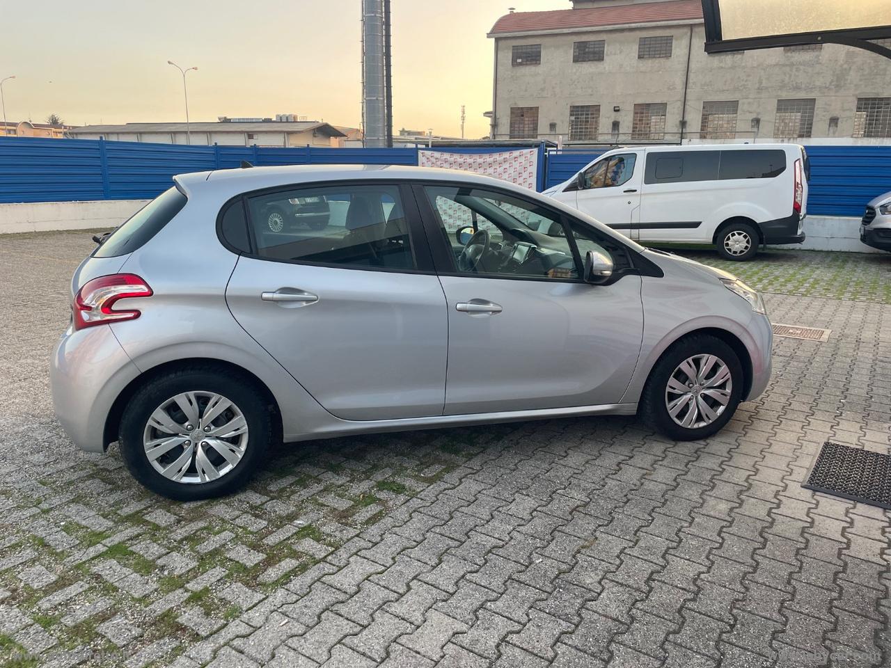 PEUGEOT 208 1.4 HDi 68 CV 5p. Allure