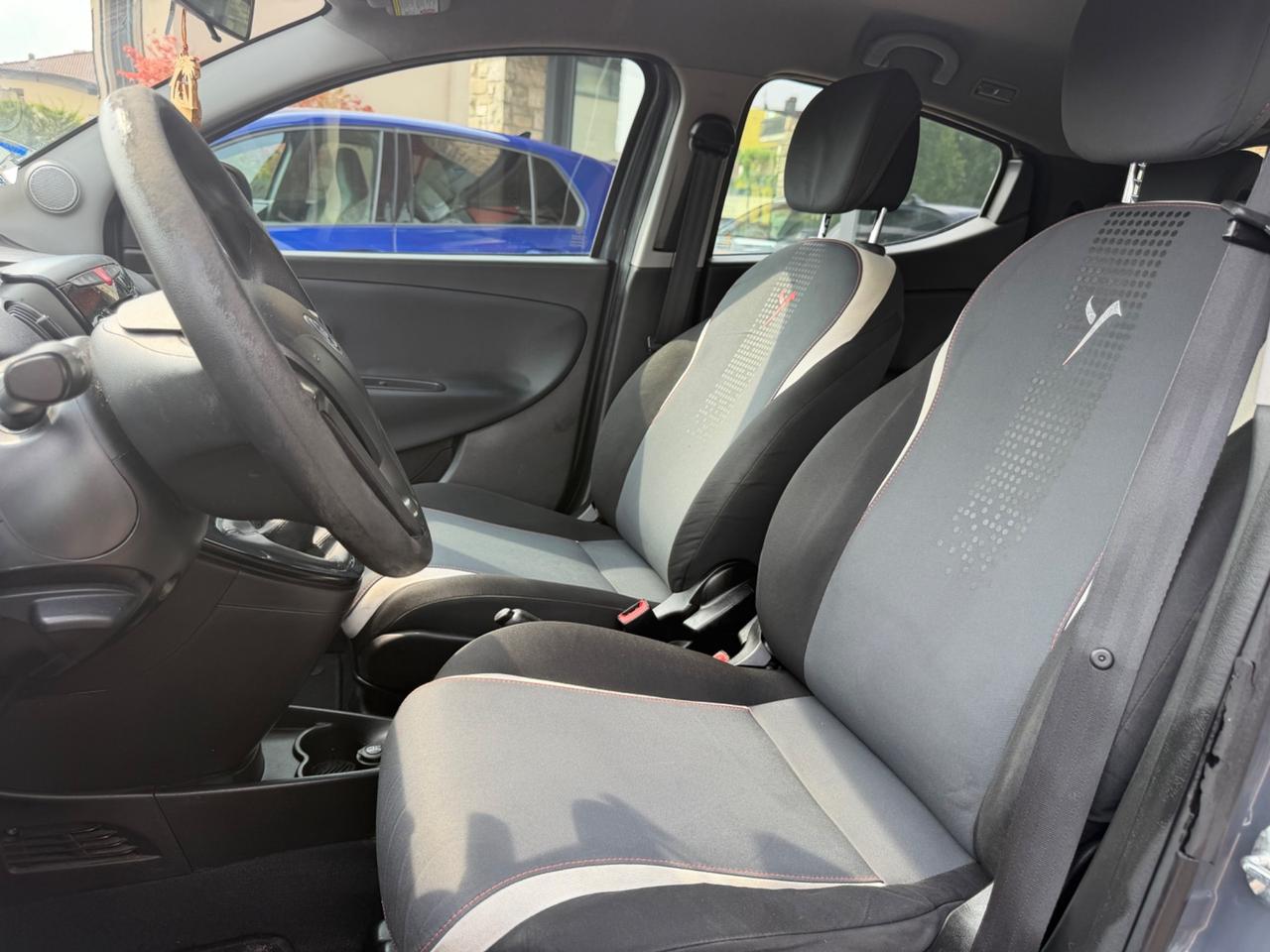 Lancia Ypsilon 1.2 69 CV 5 porte Elefantino
