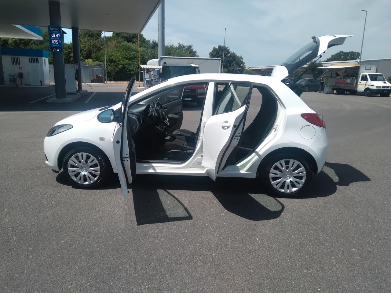 Mazda2 1.3 16V 75CV 5p. Play Gen. GPL x neopatentati
